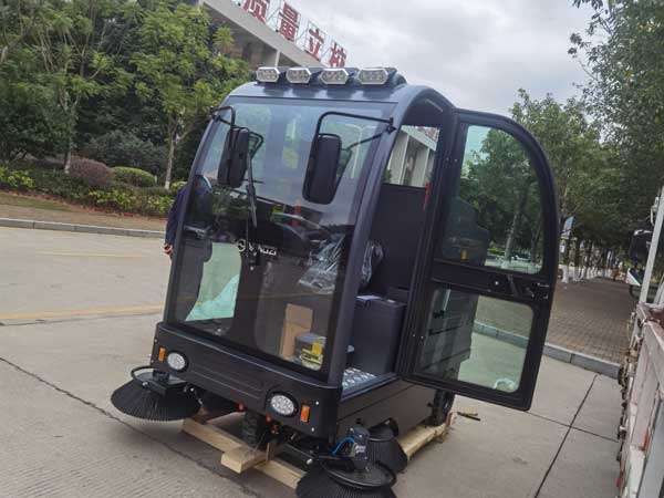 小型電動(dòng)掃地車都可以清潔打掃哪些路面呢 小型電動(dòng)掃地車都可以清潔打掃哪些路面呢
