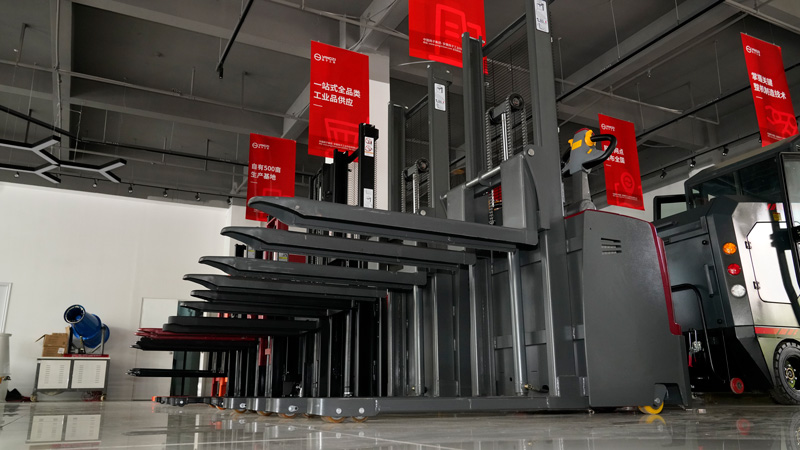 隨著天氣變暖，保養叉車輪胎