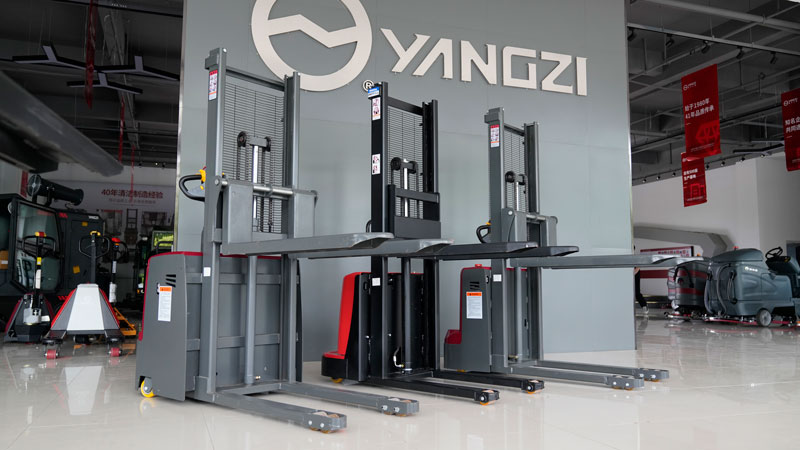 比較電動叉車和柴油叉車的優缺點