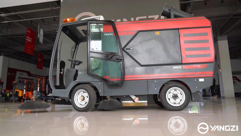 環衛道路清掃車一般是如何進行工作的 環衛道路清掃車一般是如何進行工作的