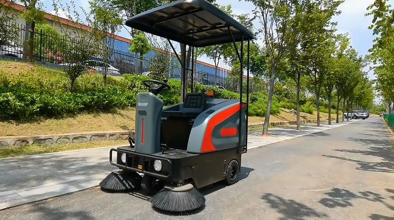 為什么要使用工業駕駛式掃地機